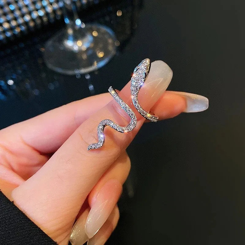 Kpop Gothic Heart Metal Ring for Women in Silver Color