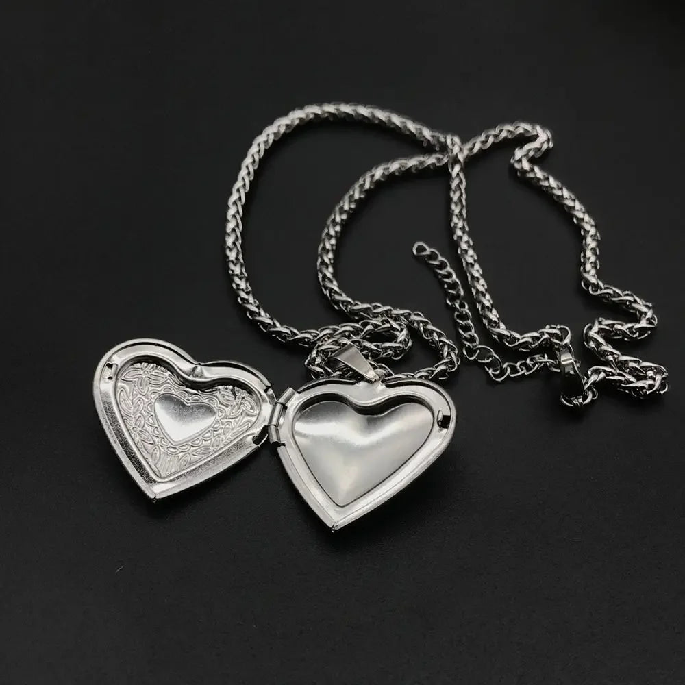 Heart Shaped Pendant Necklace for Women in Rose Gold and Silver